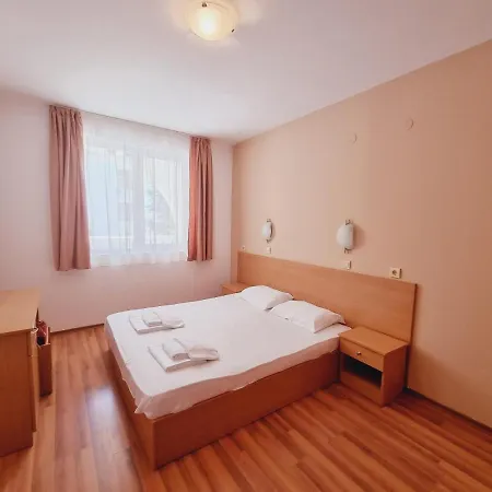 ホテル Lazur 1-5 Complex 4*